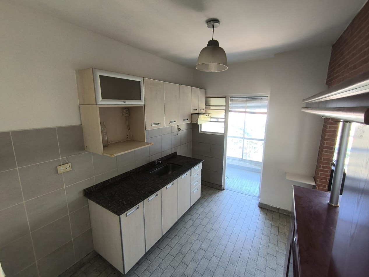 Departamento- Avda. Rivadavia