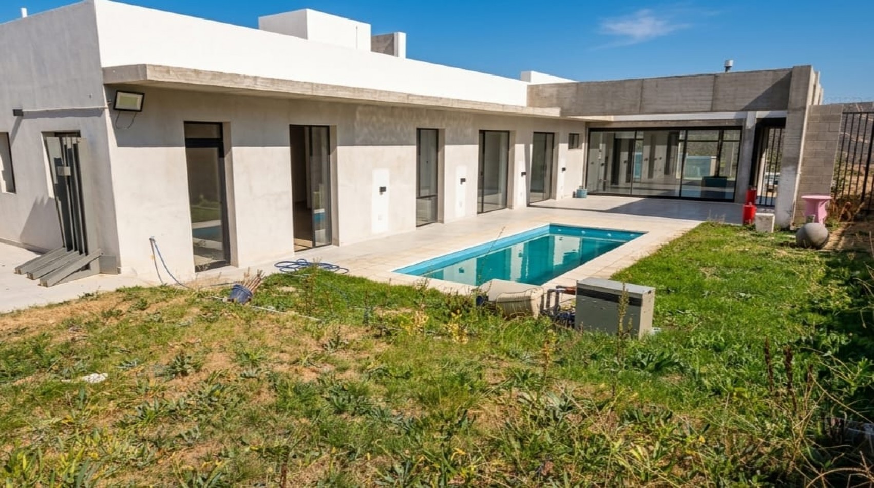CASA NIVEL GERENCIAL - BARRIO PRIVADO