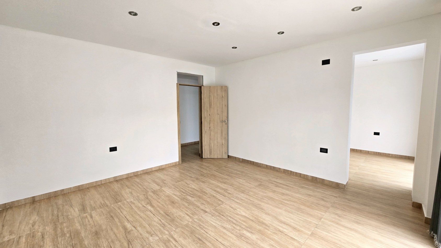 CASA NIVEL GERENCIAL - BARRIO PRIVADO