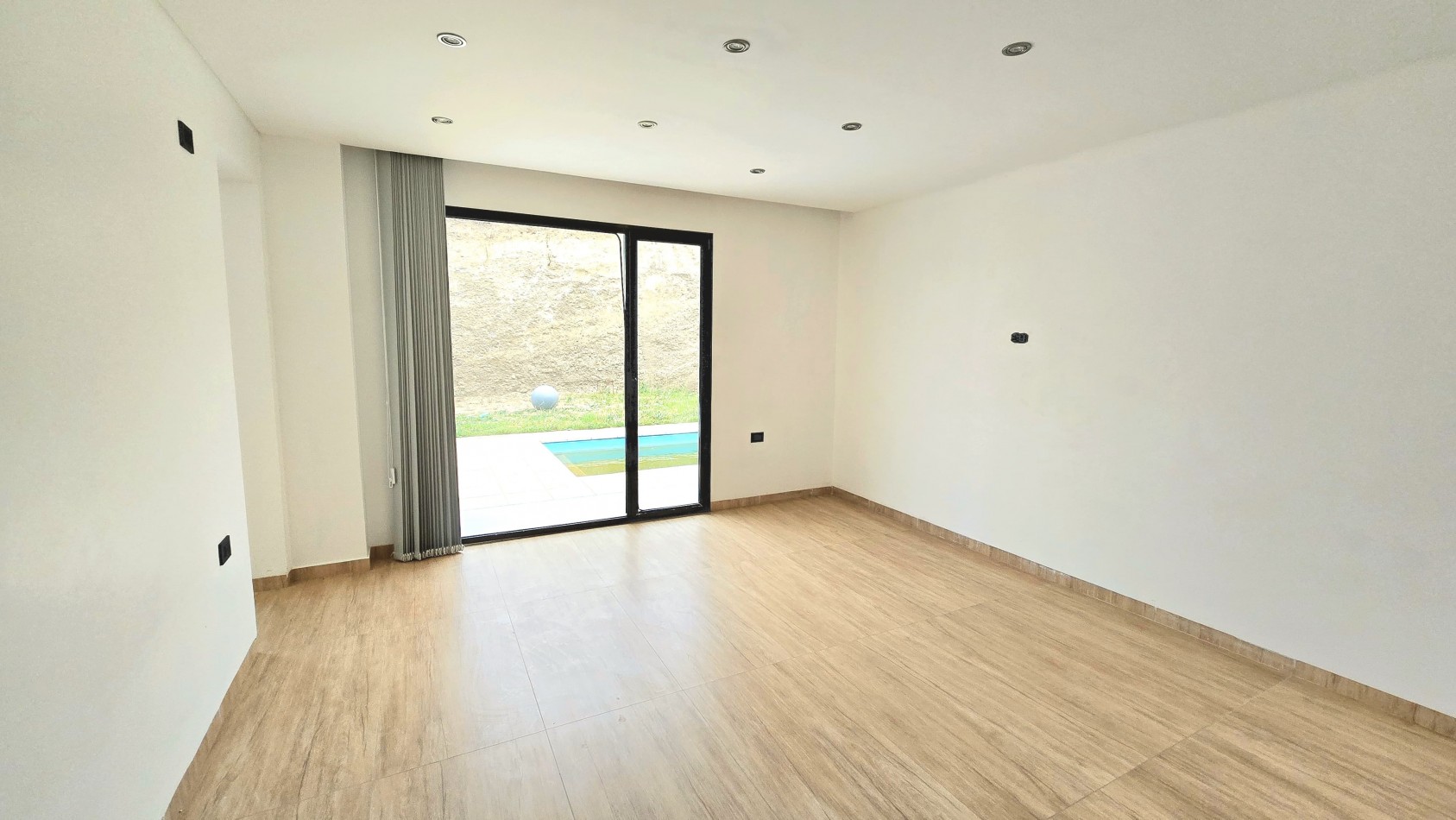 CASA NIVEL GERENCIAL - BARRIO PRIVADO