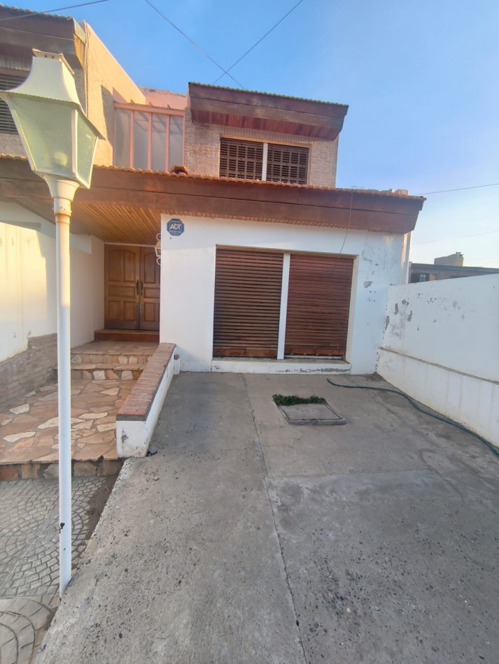 CASA EN PUEYRREDON - TRES DORMITORIOS