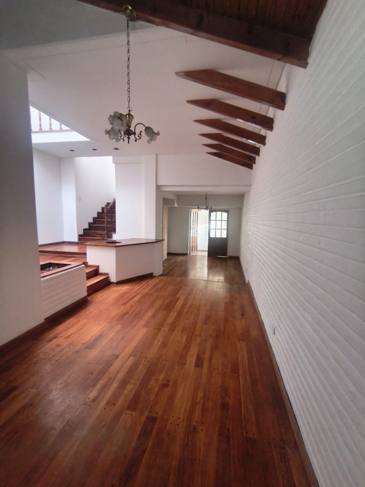 CASA EN PUEYRREDON - TRES DORMITORIOS