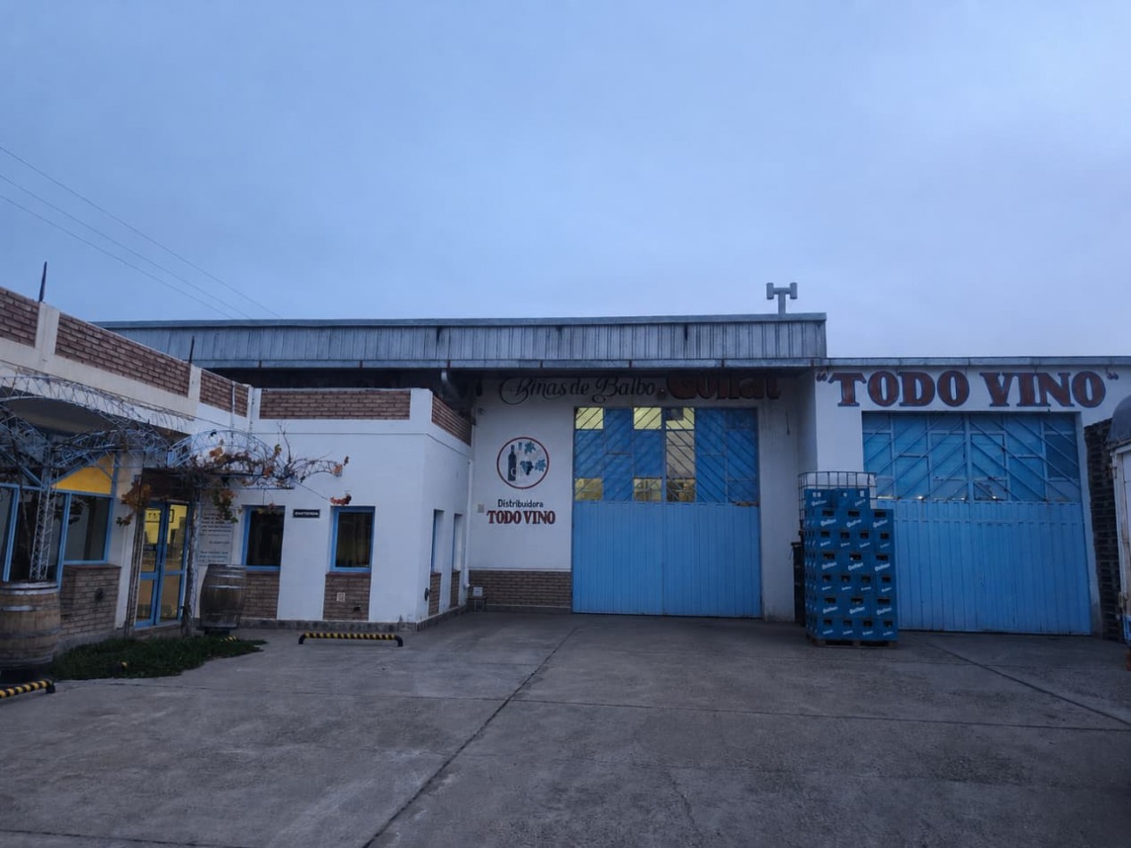DEPOSITO + OFICINA EN ALQUILER B° INDUSTRIAL